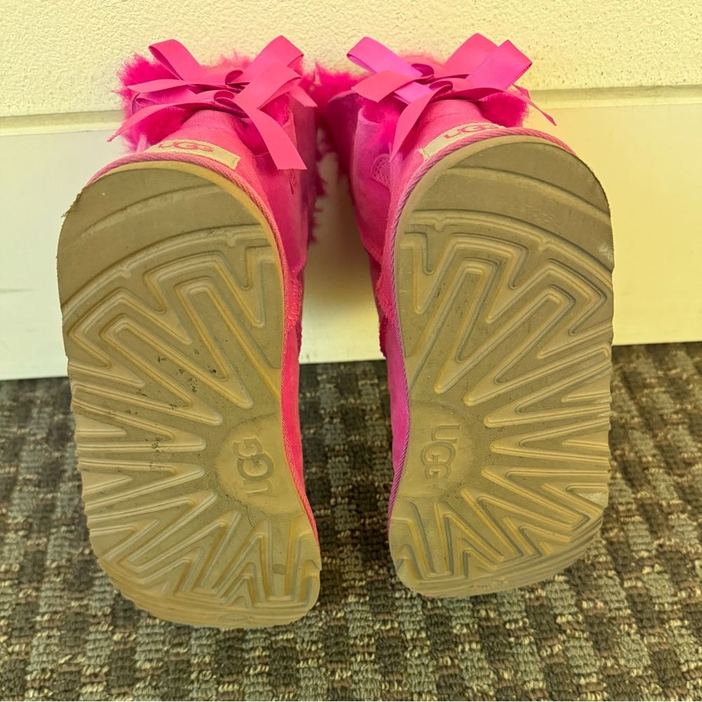 Pink UGGS - Picture 4 of 4